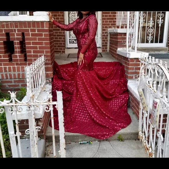 A prom dress - Picture 2 of 6